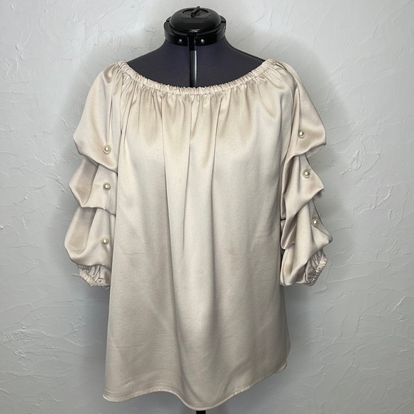 Roz & Ali Ruffle Sleeve on or off shoulder top - Picture 1 of 11